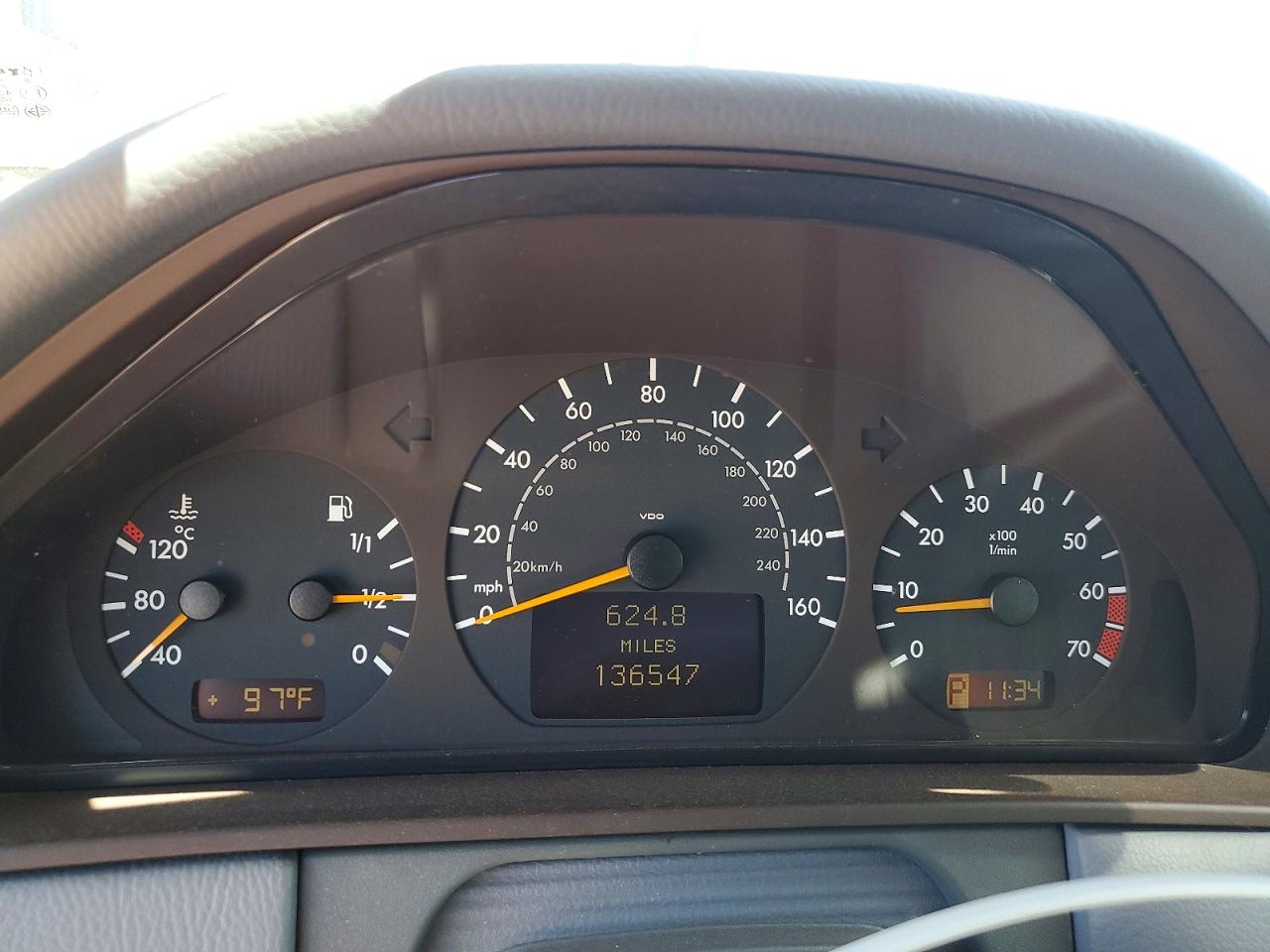 MERCEDES-BENZ E 2001 — 10