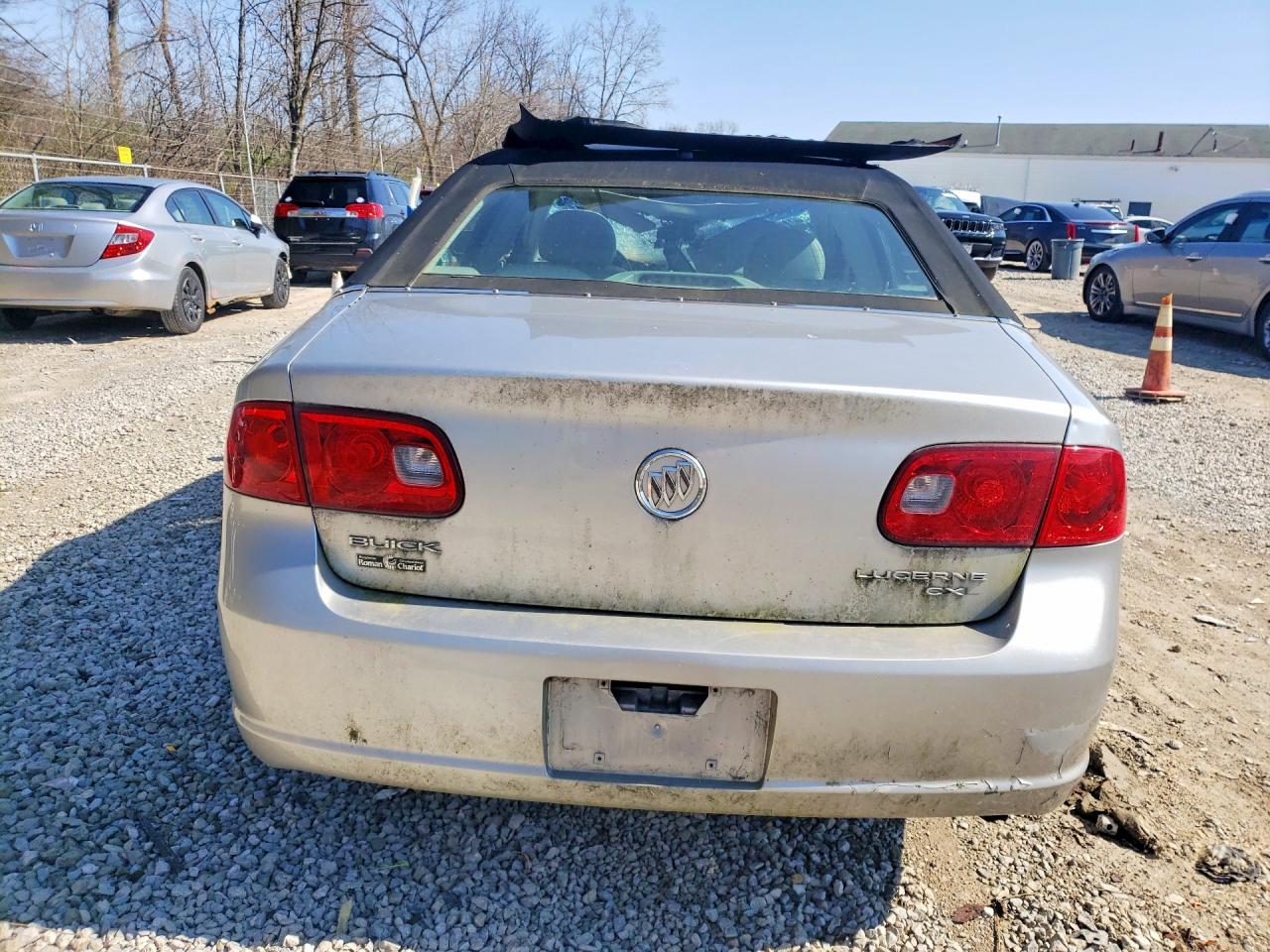 BUICK LUCERNE 2011 — 7