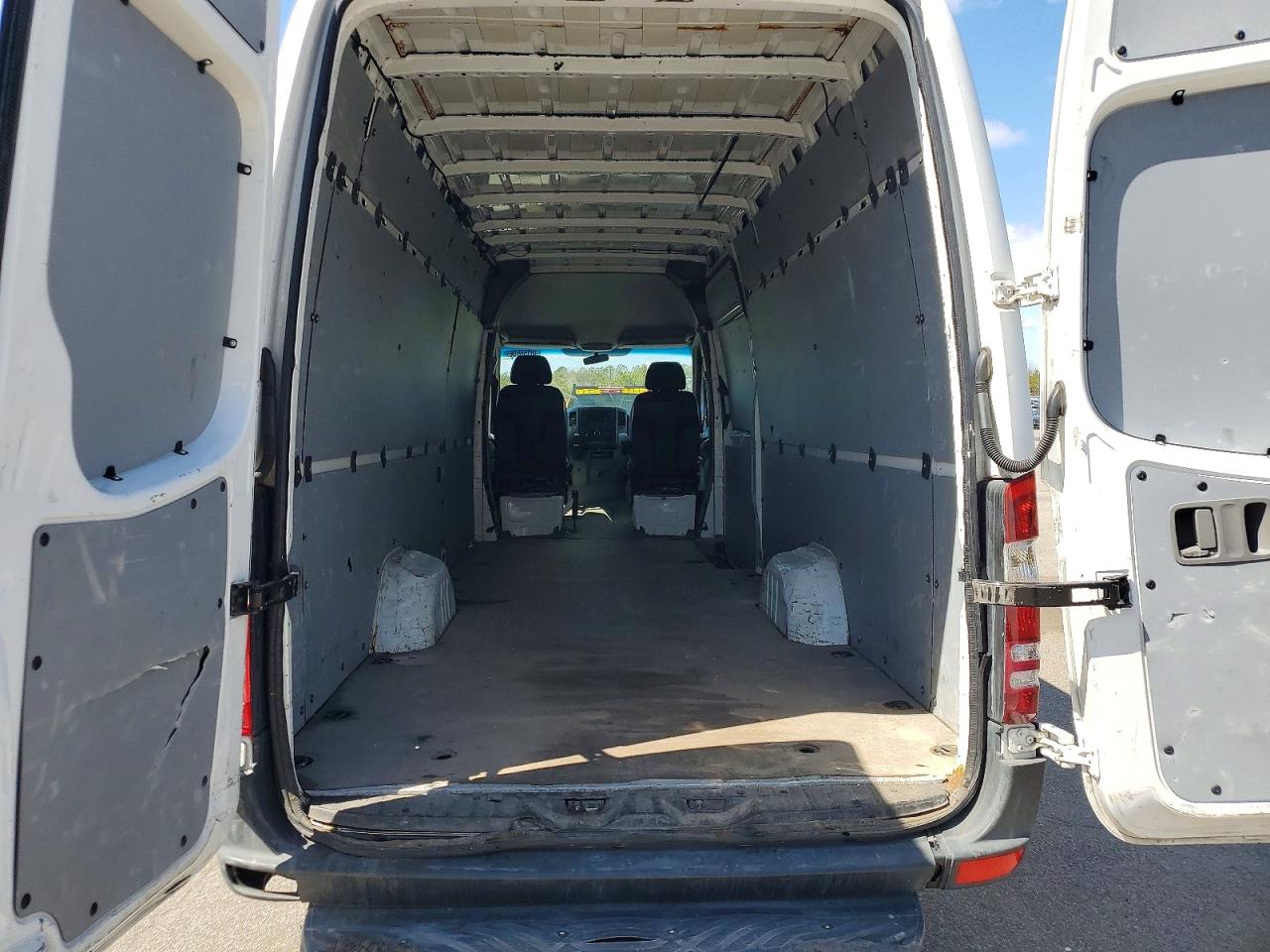 MERCEDES BENZ SPRINTER 2016 — 11