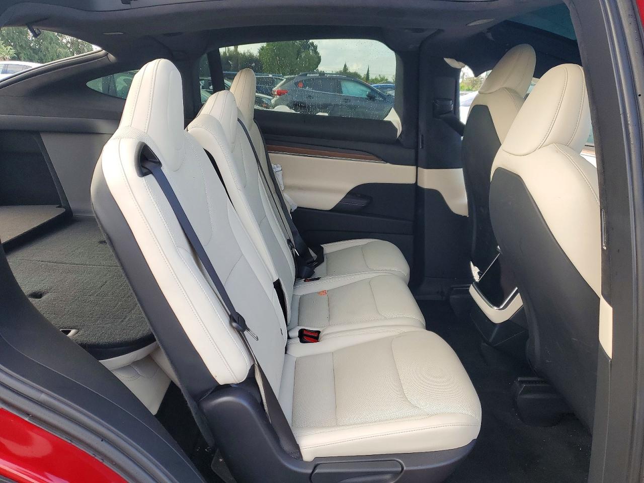 TESLA MODEL X 2022 — 12