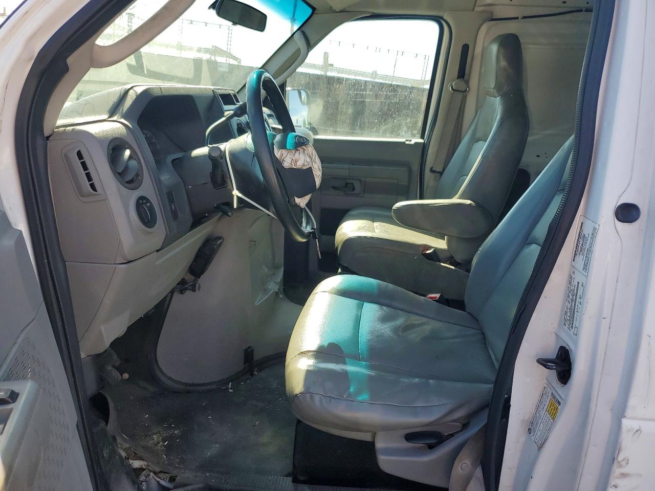 FORD ECONOLINE 2010 — 8