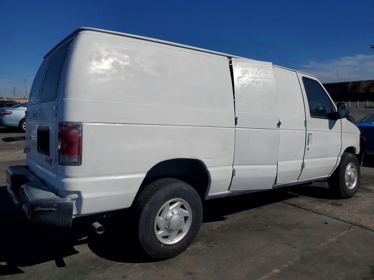 FORD ECONOLINE 2010 — 4
