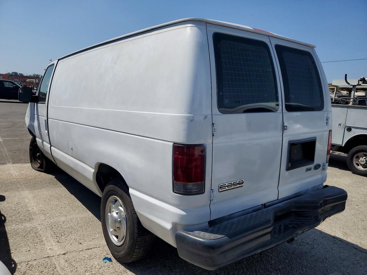FORD ECONOLINE 2010 — 3