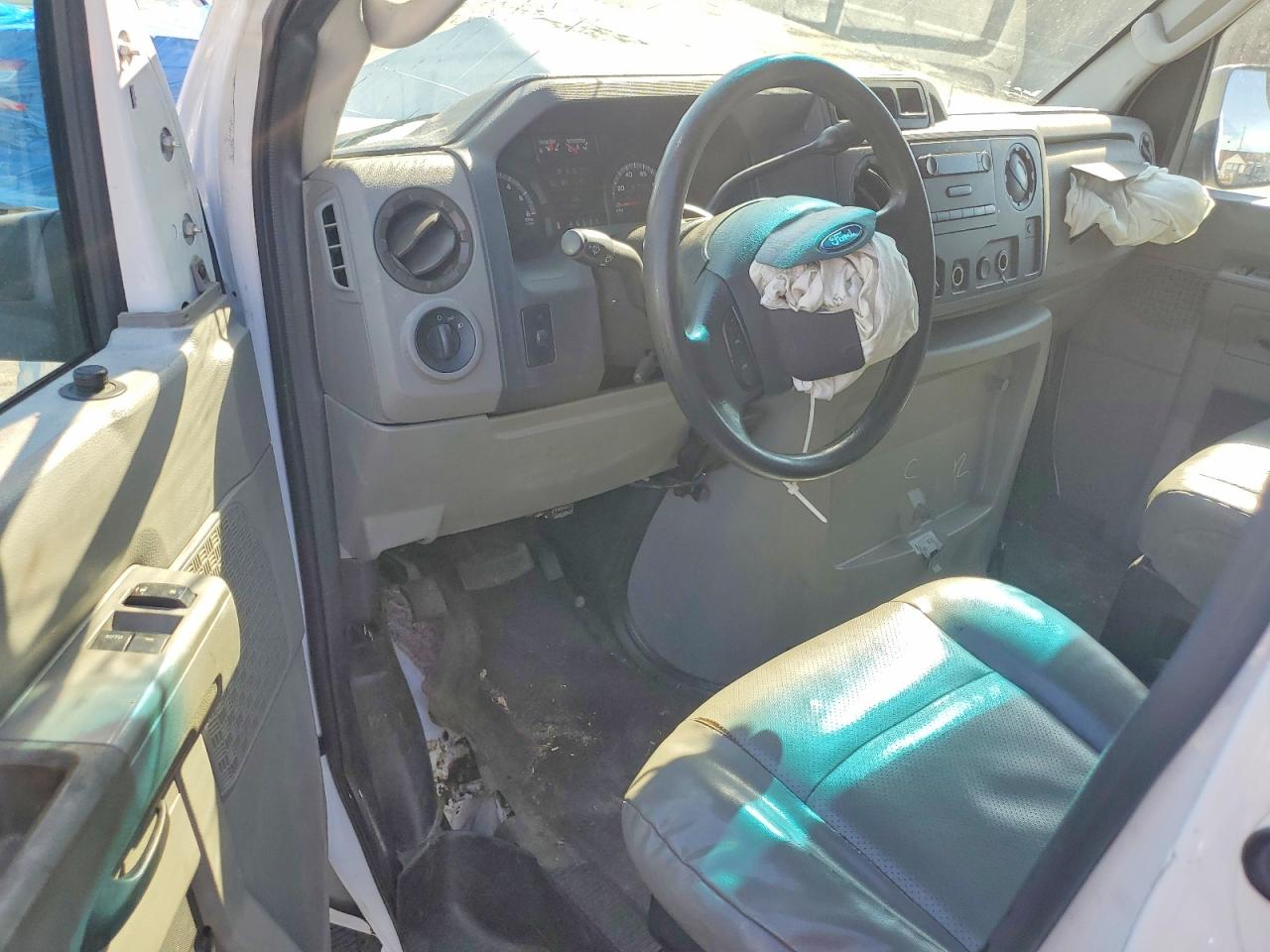 FORD ECONOLINE 2010 — 9