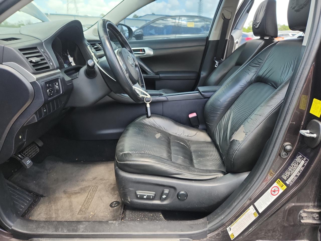 LEXUS CT 200H 2011 — 8
