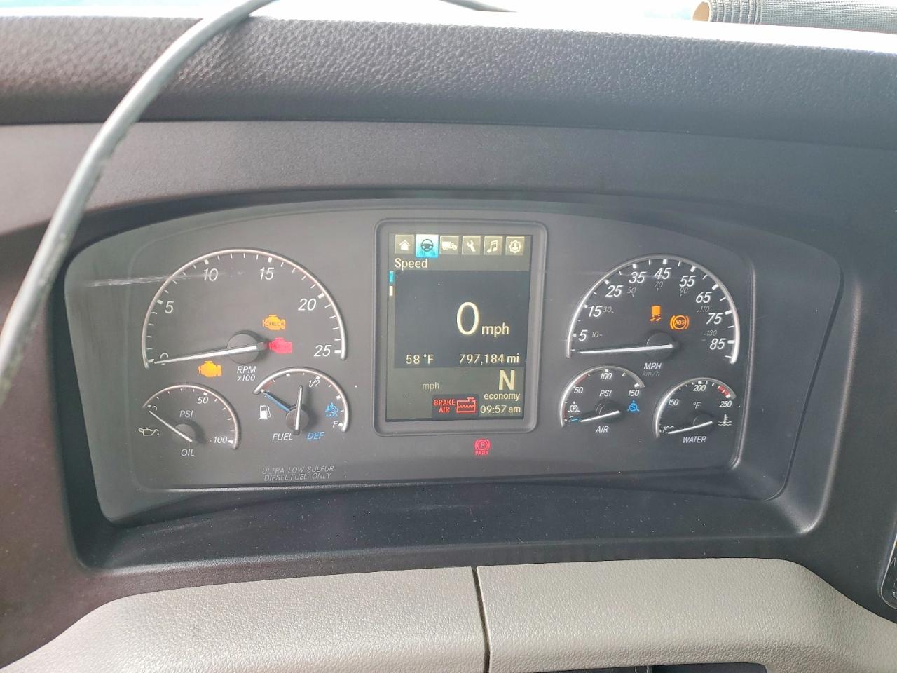 FREIGHTLINER CASCADIA 126 2018 — 9