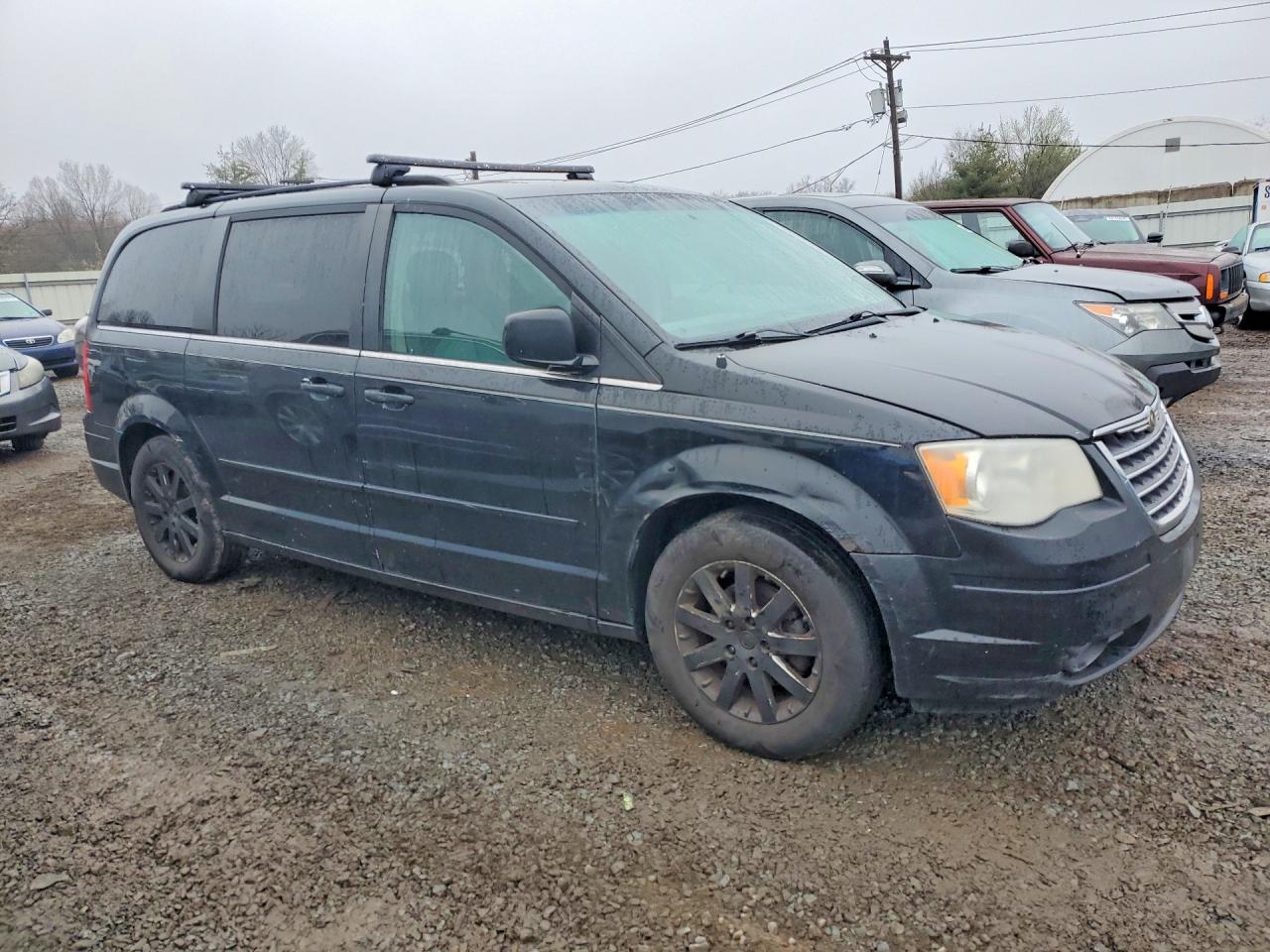 2008 CHRY TOWN AND COUNTRY