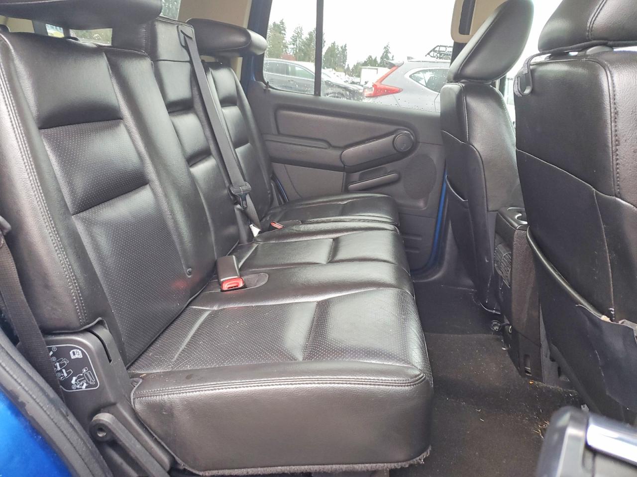 FORD EXPLORER 2010 — 12