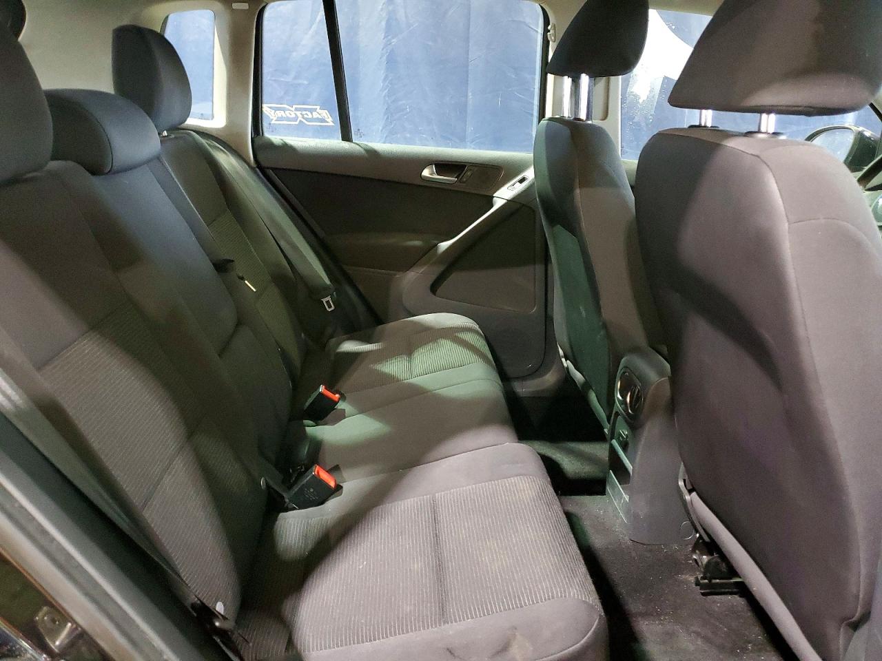 VOLKSWAGEN TIGUAN 2012 — 12