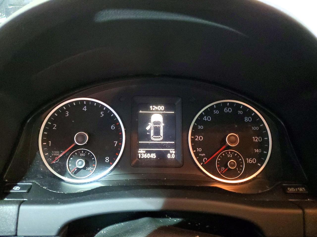 VOLKSWAGEN TIGUAN 2012 — 10