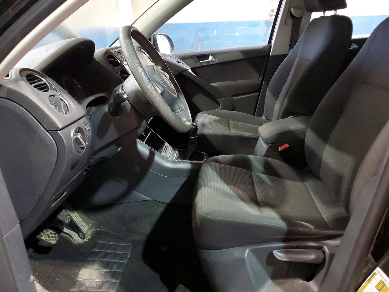 VOLKSWAGEN TIGUAN 2012 — 8