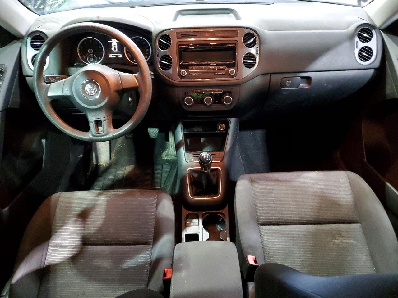 VOLKSWAGEN TIGUAN 2012 — 9