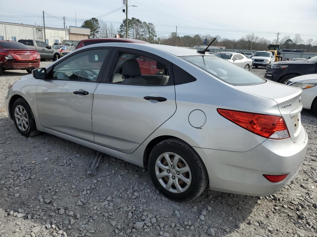 HYUNDAI ACCENT 2012 — 3