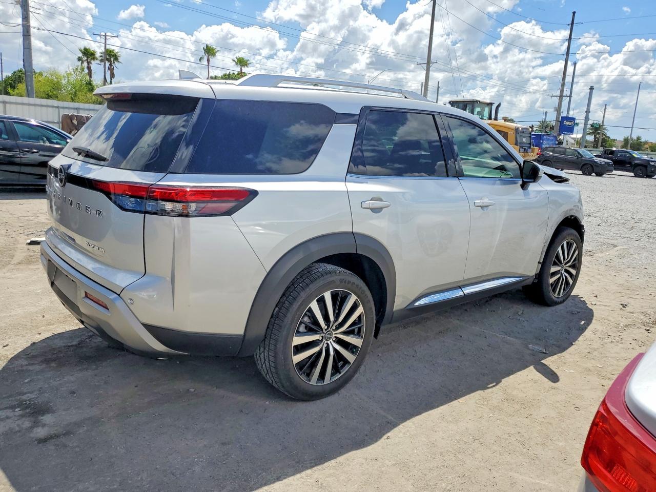 NISSAN PATHFINDER 2023 — 4