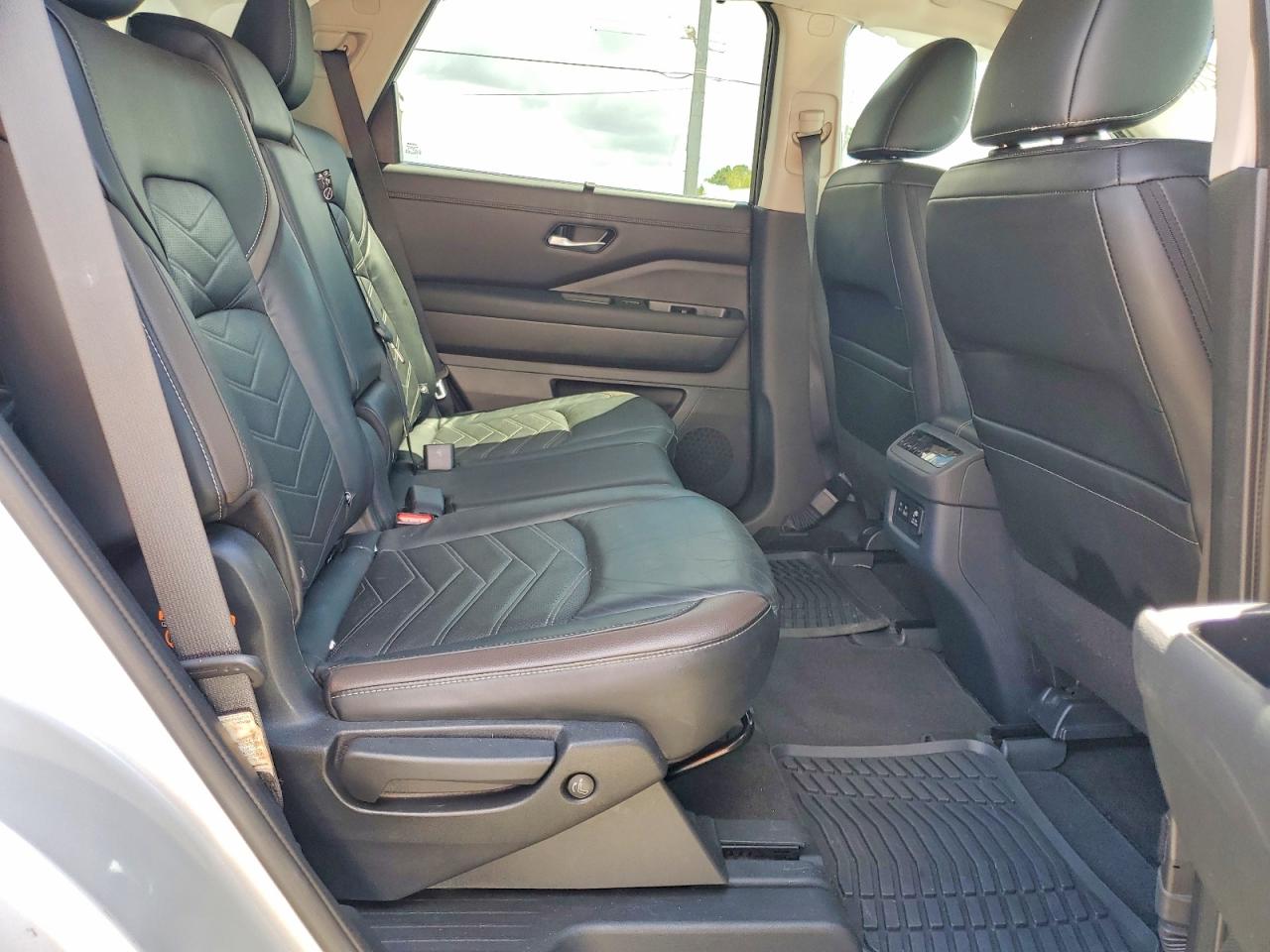 NISSAN PATHFINDER 2023 — 12