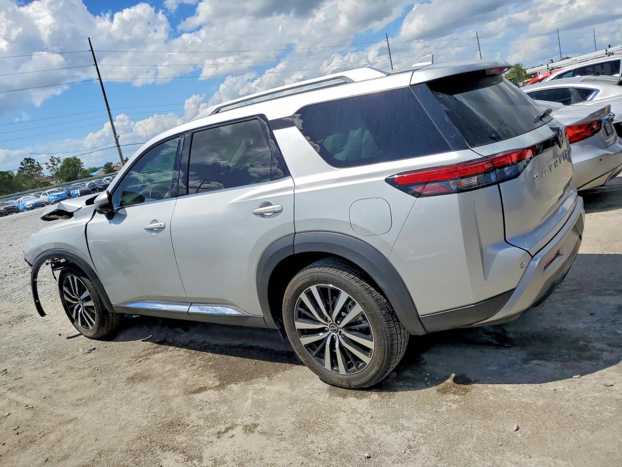 NISSAN PATHFINDER 2023 — 3