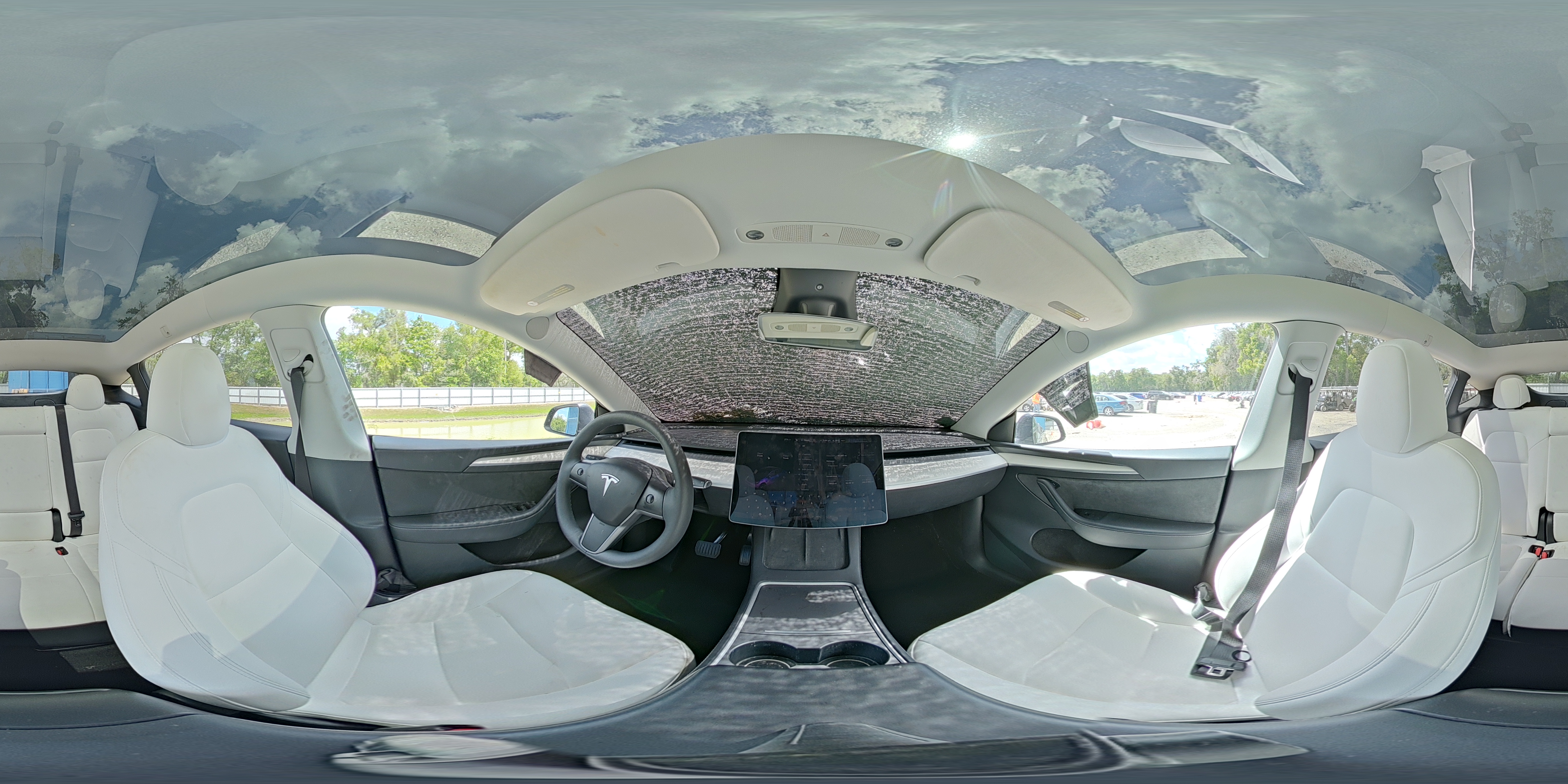 TESLA MODEL Y 2024 — 14