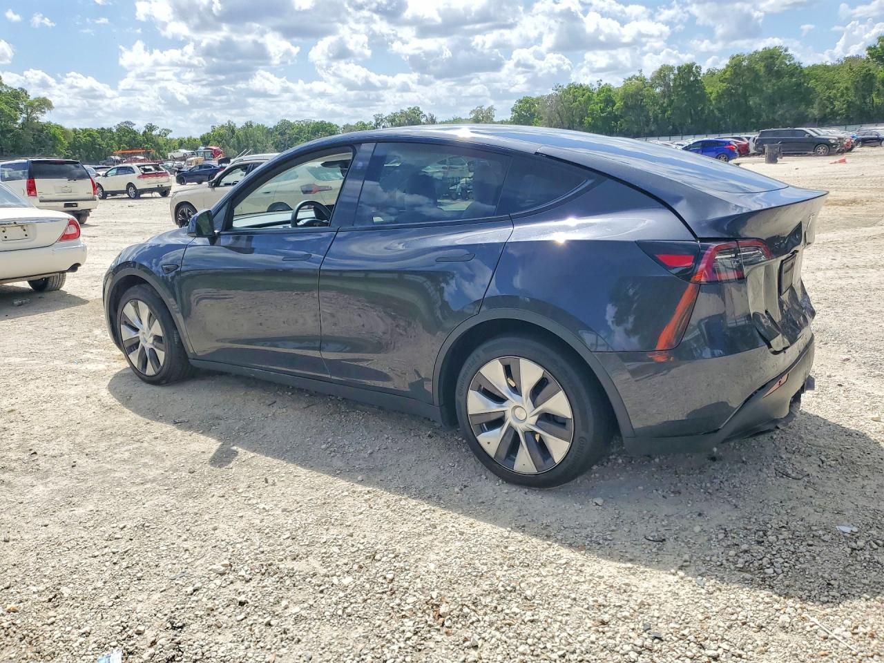 TESLA MODEL Y 2024 — 3