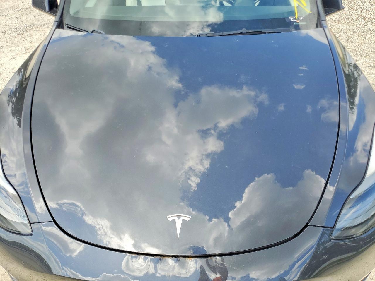 TESLA MODEL Y 2024 — 12