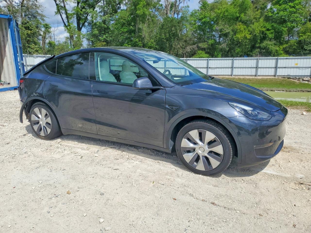 TESLA MODEL Y 2024 — 5