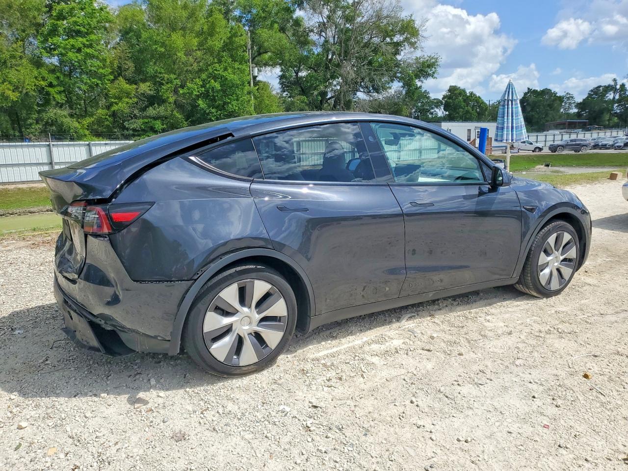 TESLA MODEL Y 2024 — 4
