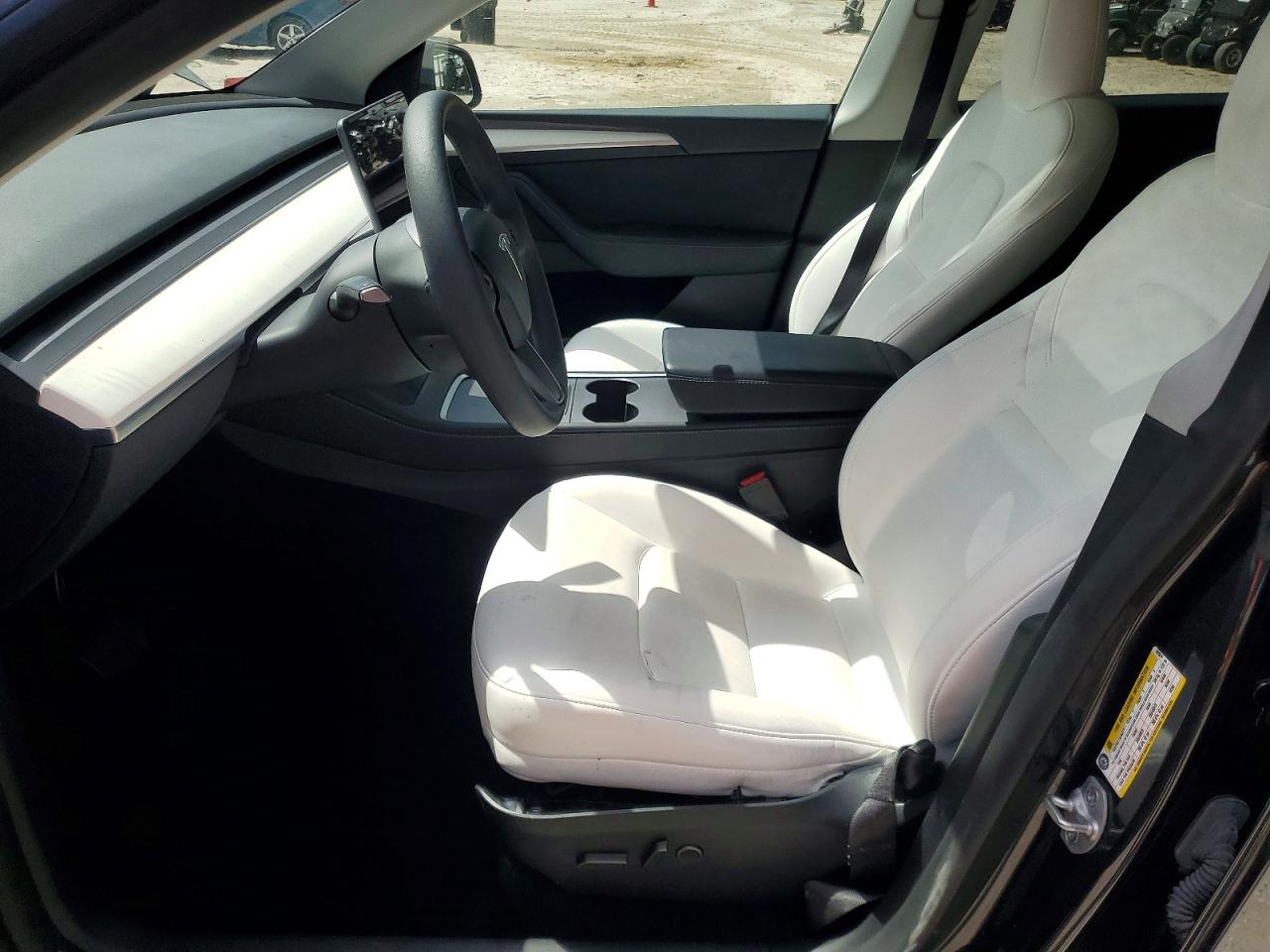 TESLA MODEL Y 2024 — 8
