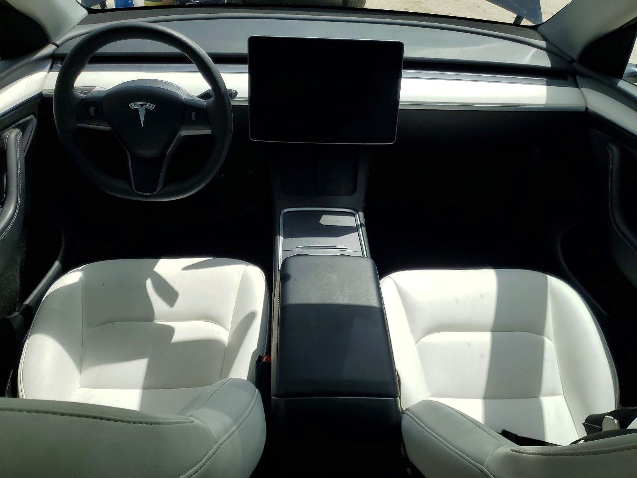TESLA MODEL Y 2024 — 9