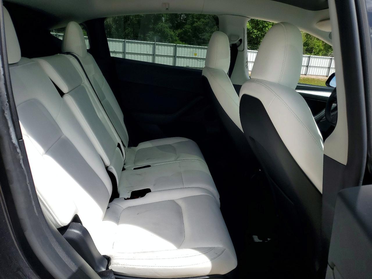 TESLA MODEL Y 2024 — 11