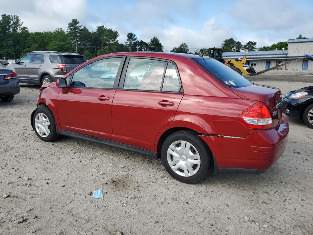 NISSAN VERSA 2011 — 3