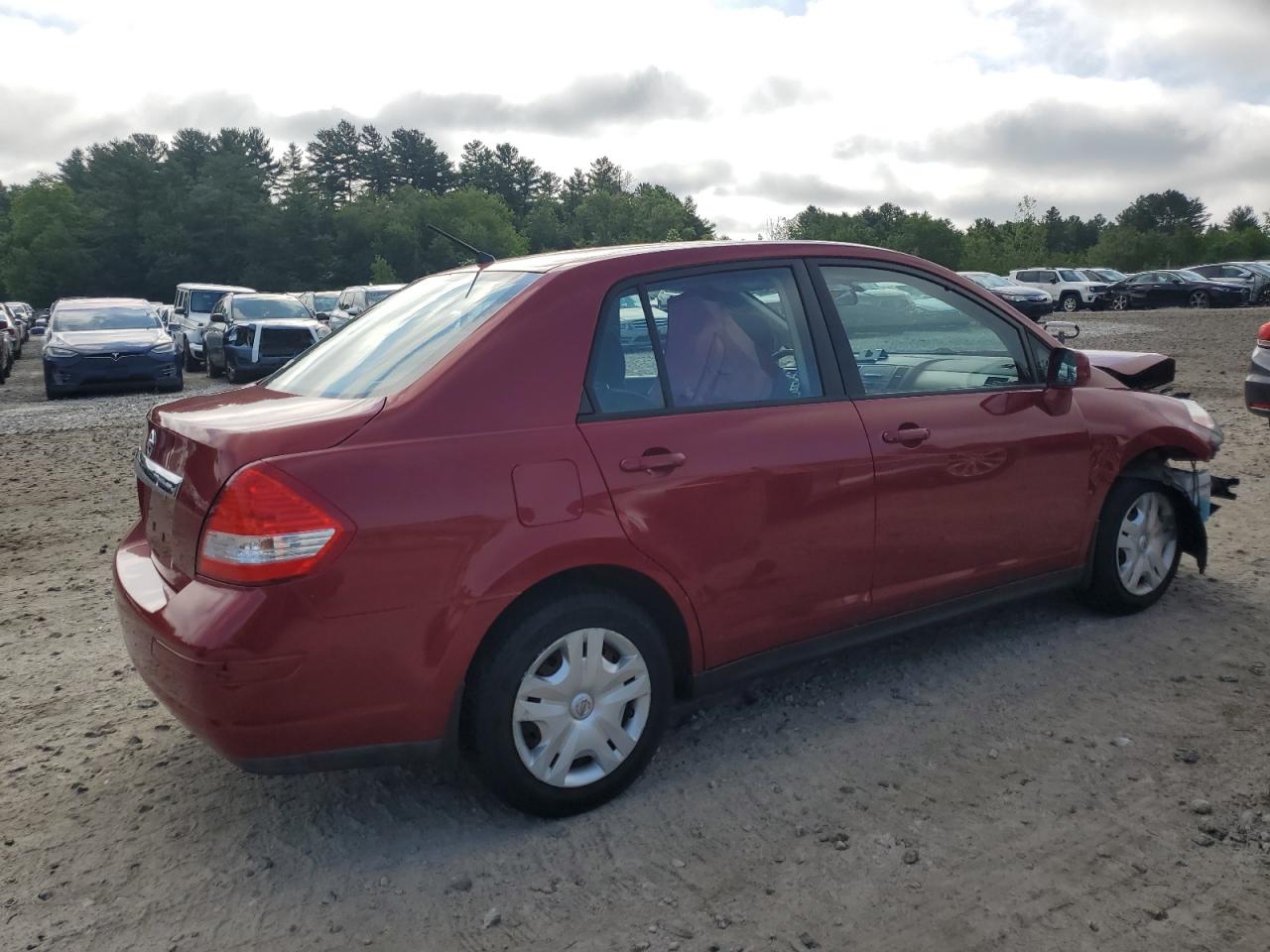 NISSAN VERSA 2011 — 4