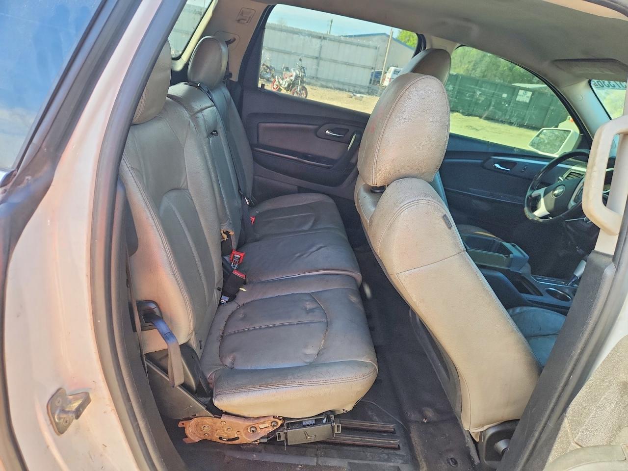 CHEVROLET TRAVERSE 2010 — 12
