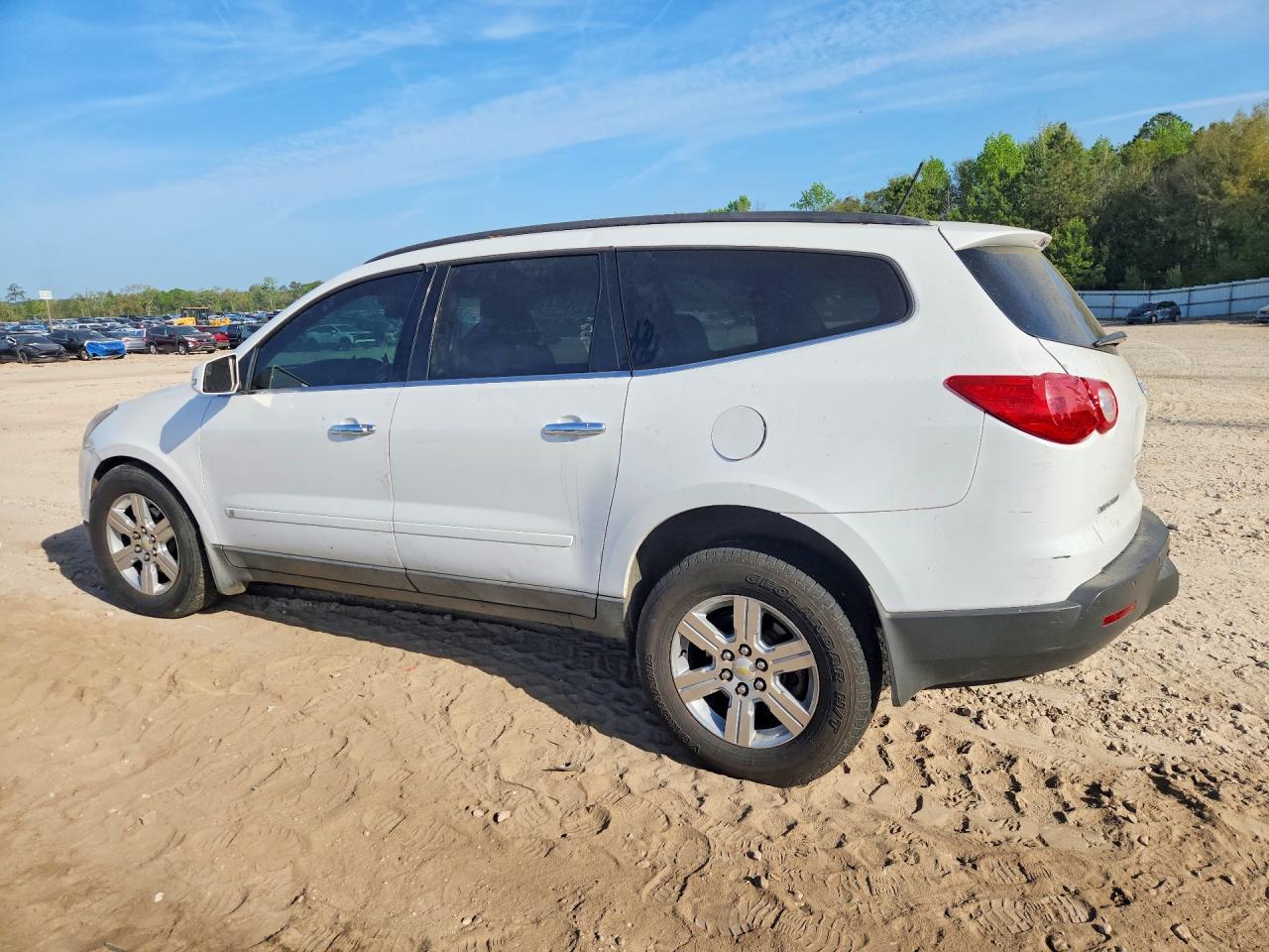 CHEVROLET TRAVERSE 2010 — 3