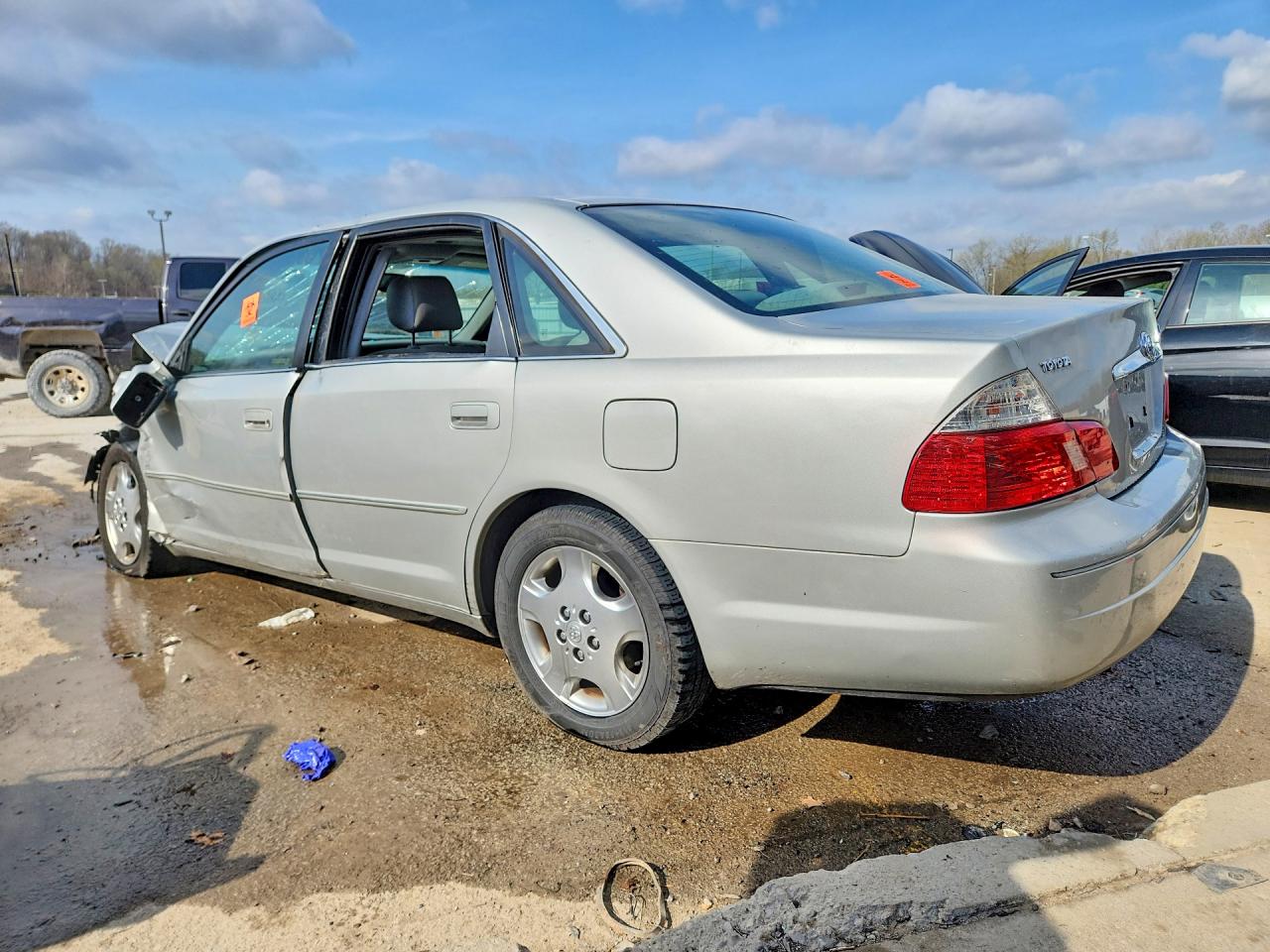 TOYOTA AVALON 2004 — 3