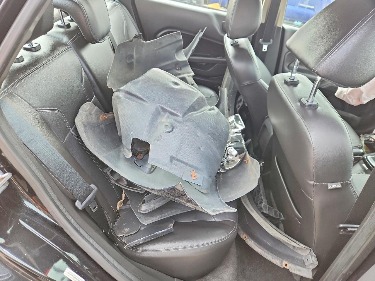FORD FIESTA 2015 — 11