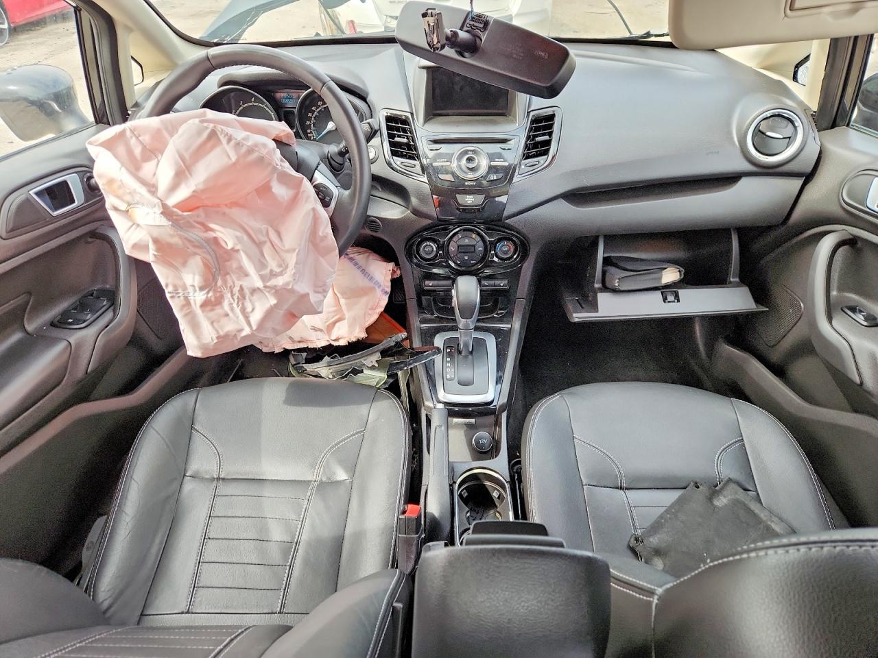 FORD FIESTA 2015 — 9