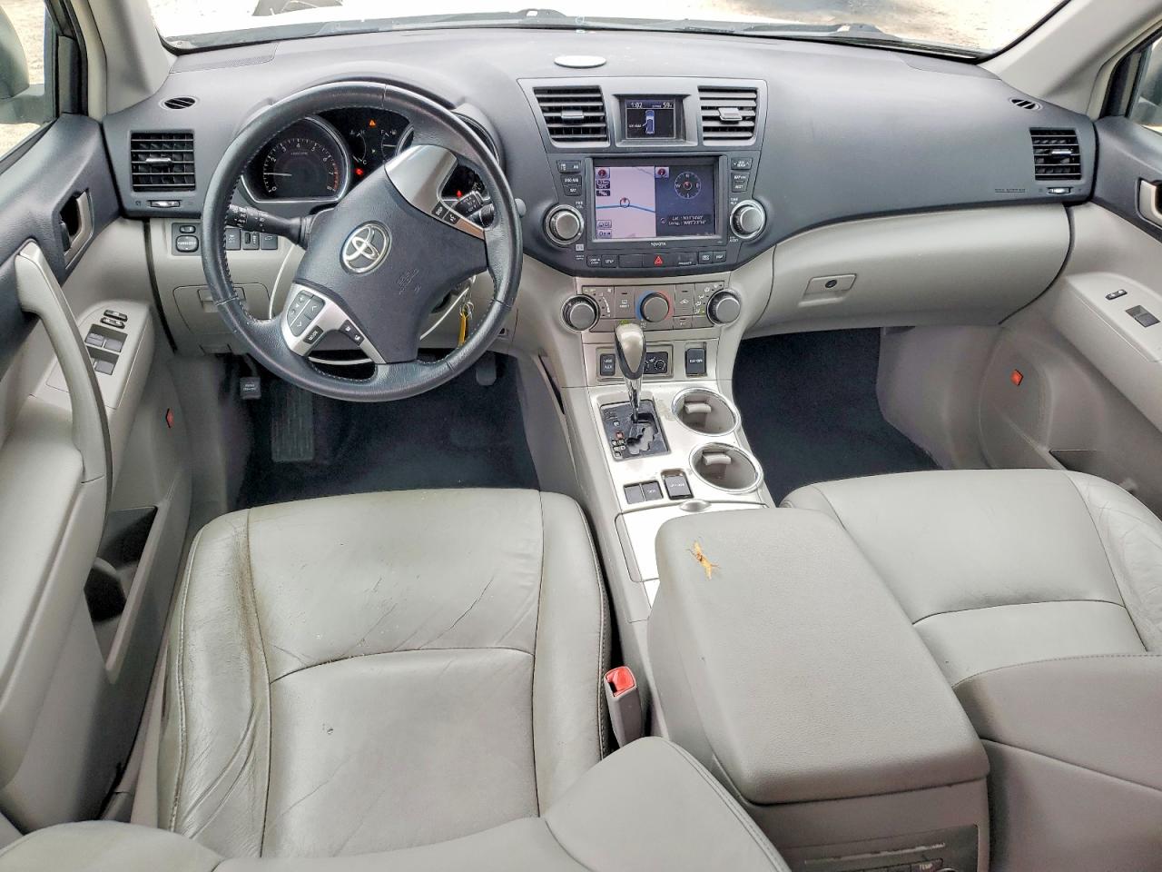 TOYOTA HIGHLANDER 2011 — 9