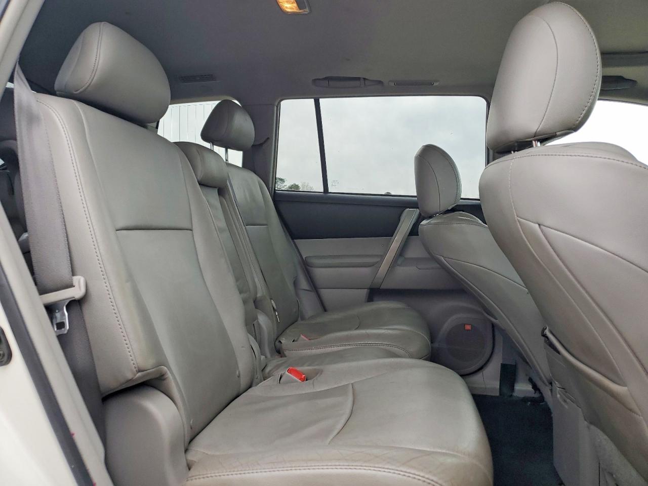 TOYOTA HIGHLANDER 2011 — 12