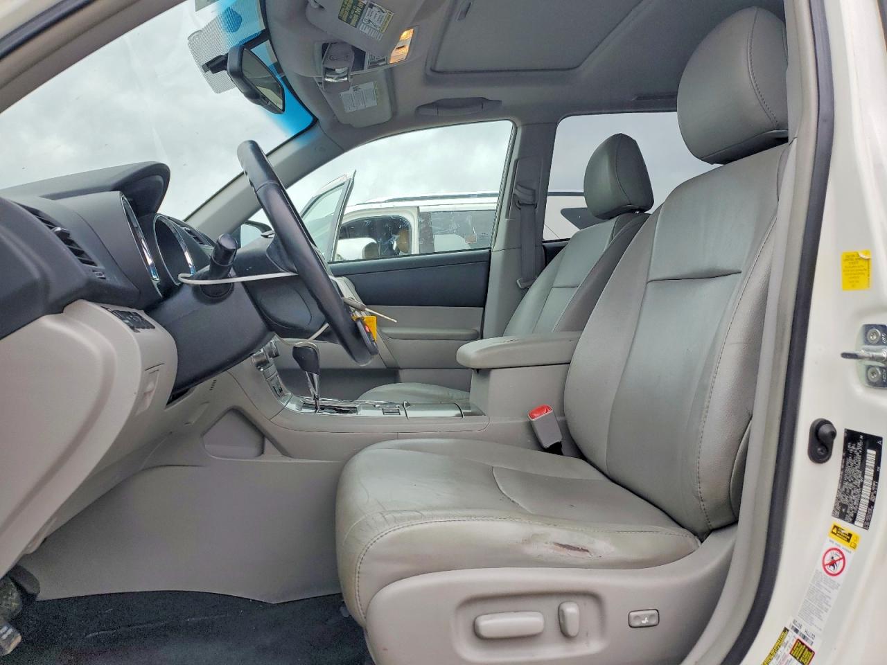 TOYOTA HIGHLANDER 2011 — 8