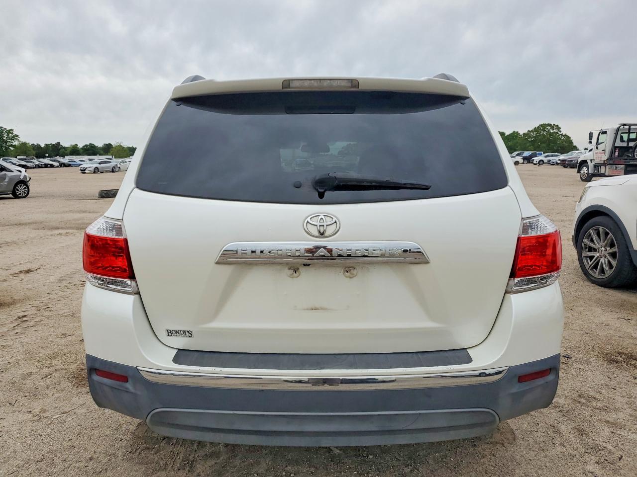 TOYOTA HIGHLANDER 2011 — 7