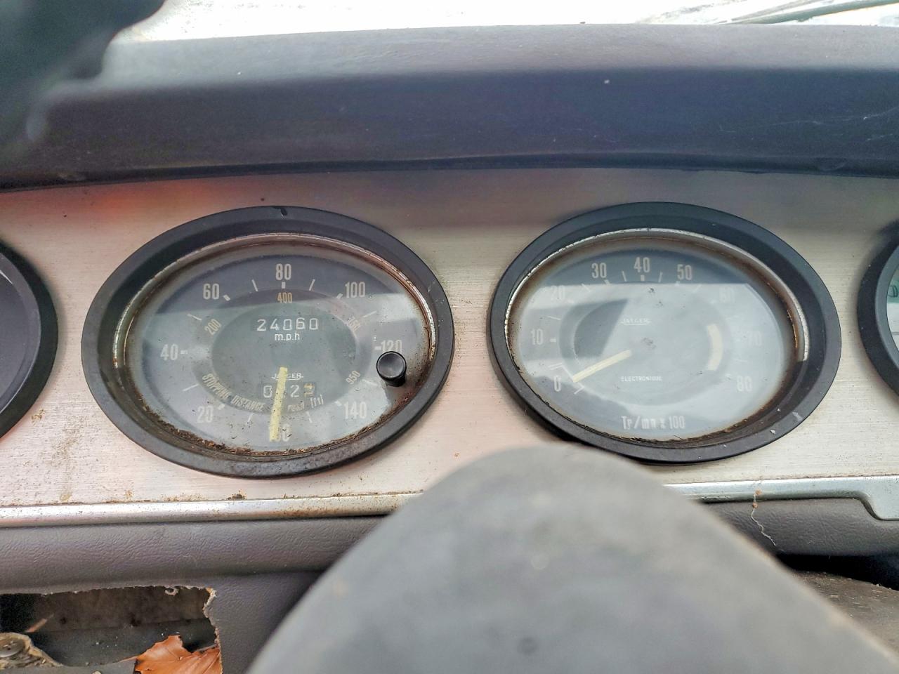 MG COUPE 1975 — 10