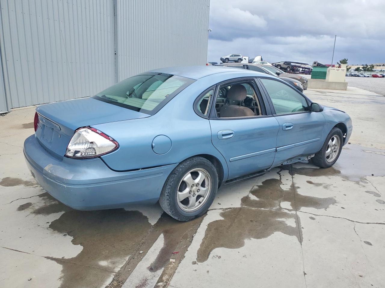 FORD TAURUS 2005 — 4