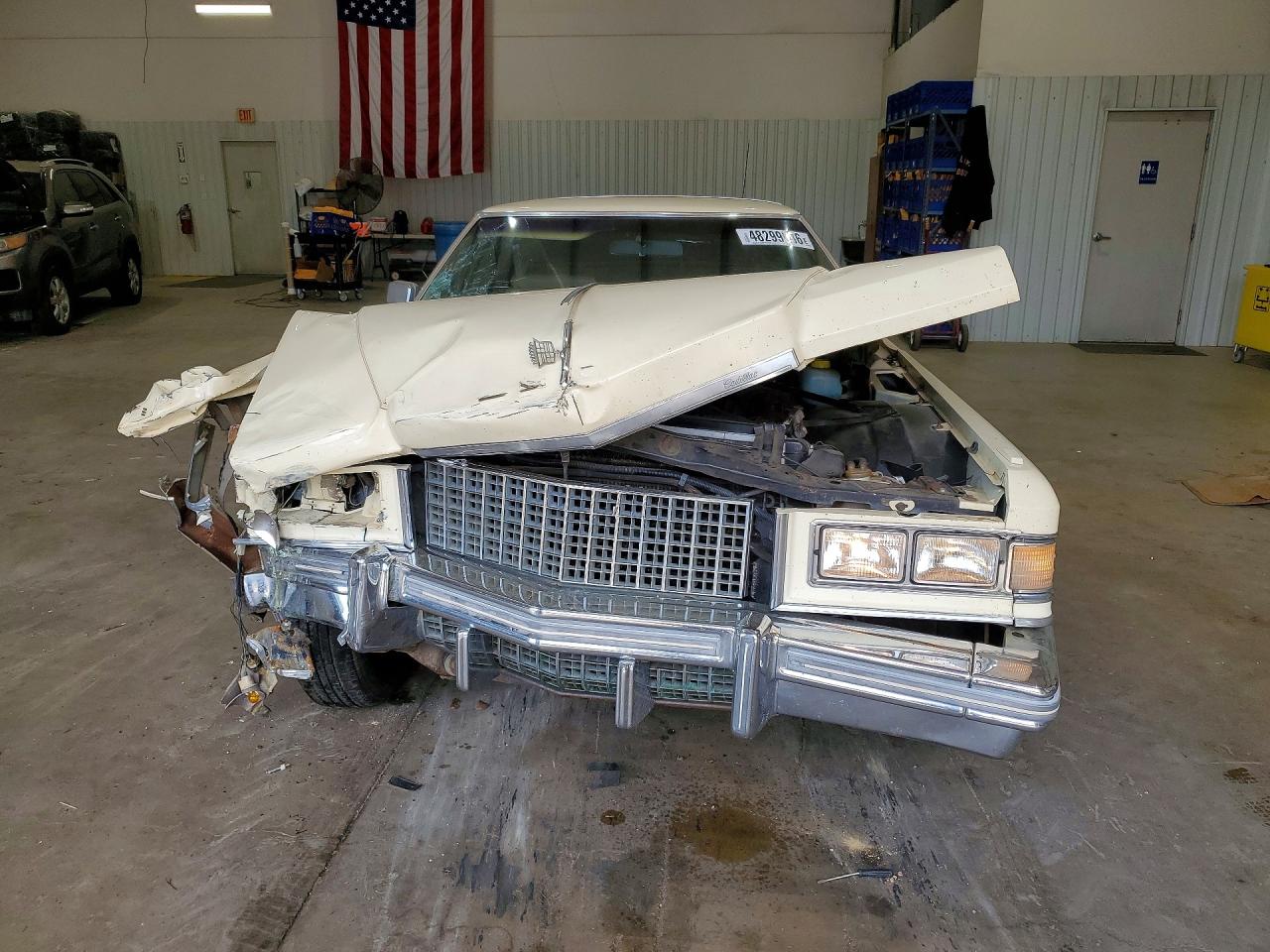 CADI DEVILLE 1976 — 6