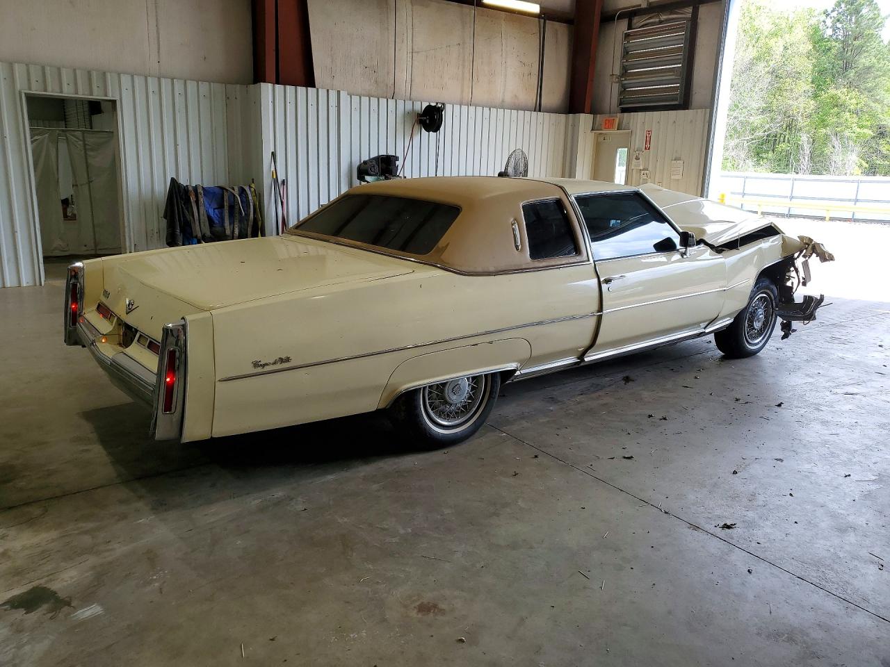 CADI DEVILLE 1976 — 4