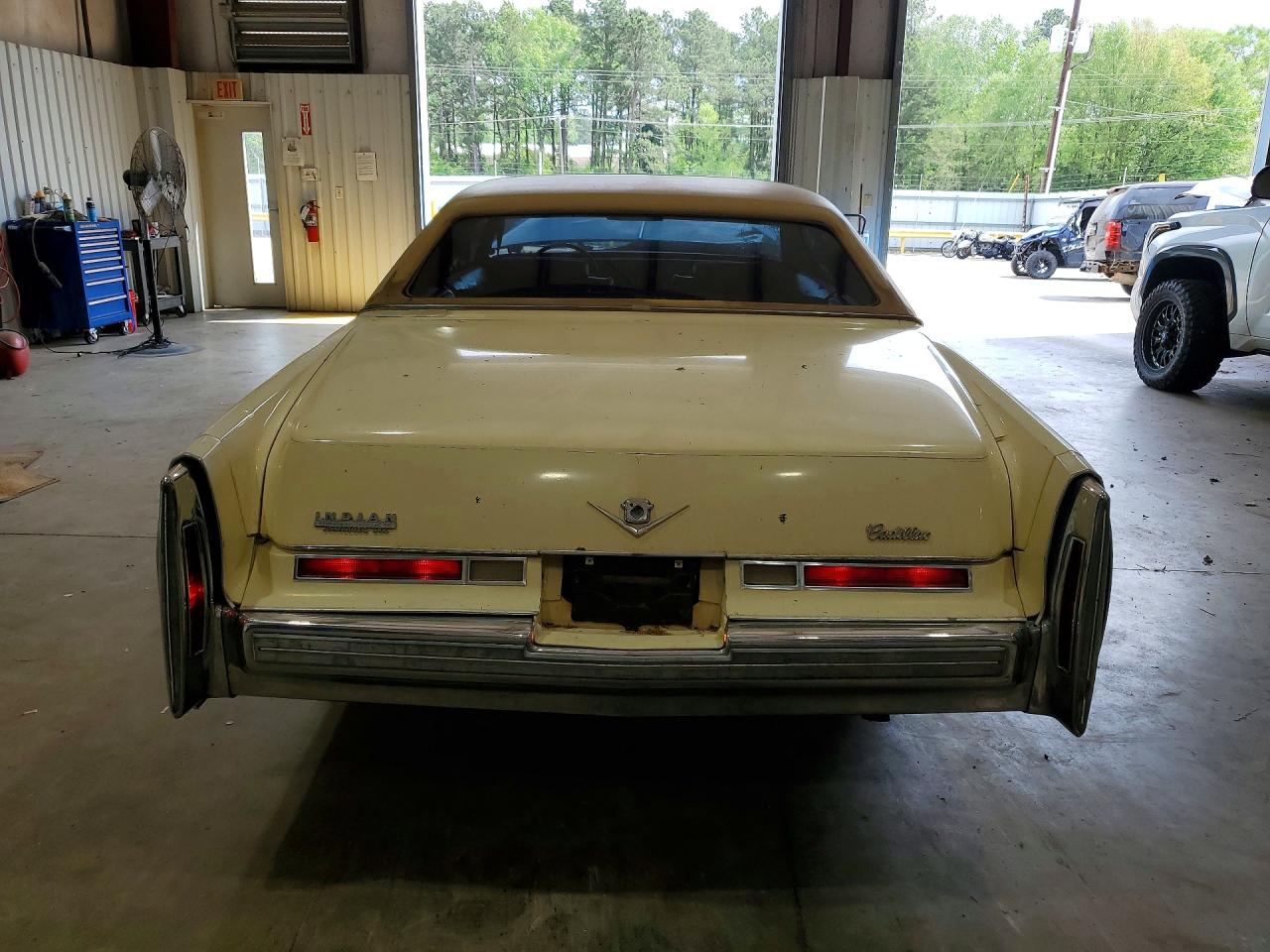 CADI DEVILLE 1976 — 7