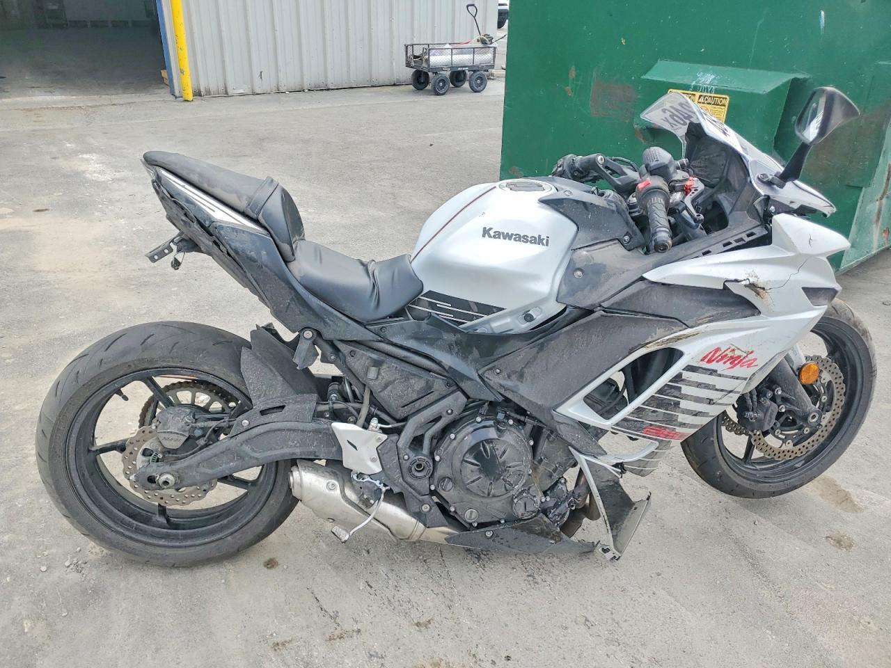 KAWASAKI EX650 2026 — 2