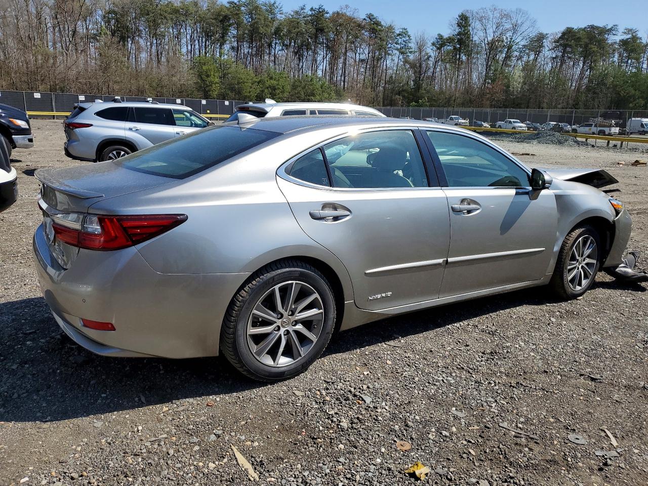 LEXUS ES 300H 2018 — 4