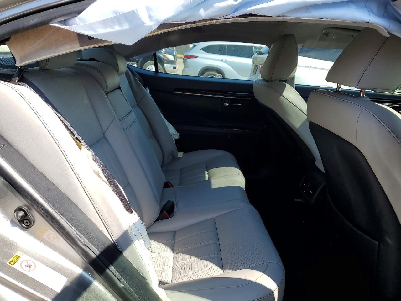 LEXUS ES 300H 2018 — 11