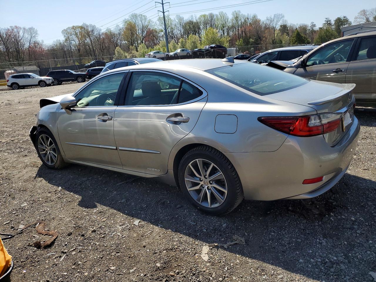 LEXUS ES 300H 2018 — 3