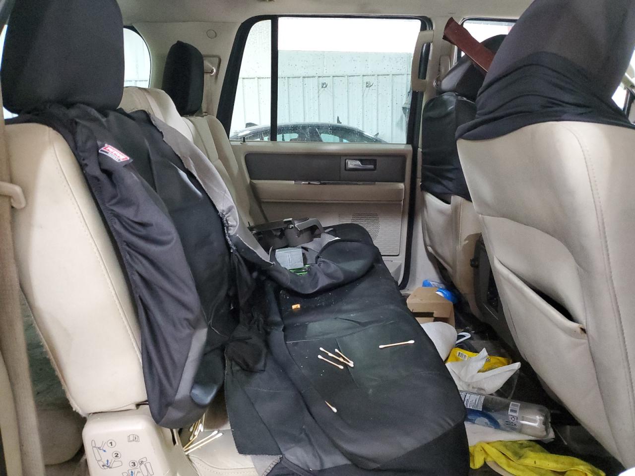 FORD EXPEDITION 2011 — 12