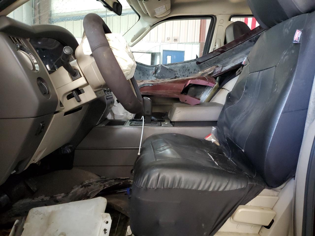 FORD EXPEDITION 2011 — 8